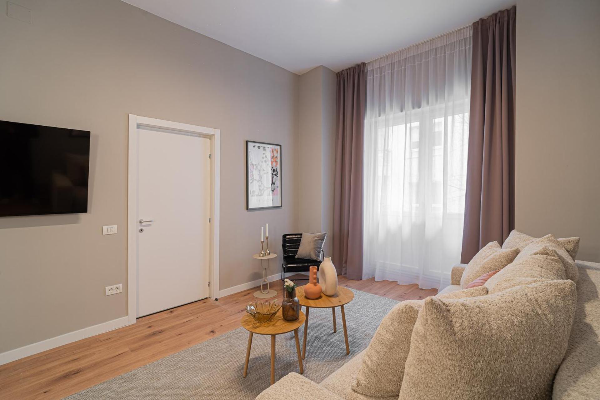 Loggia & Luxe 5Br Penthouse In Universitatii Area Bucureşti Ngoại thất bức ảnh