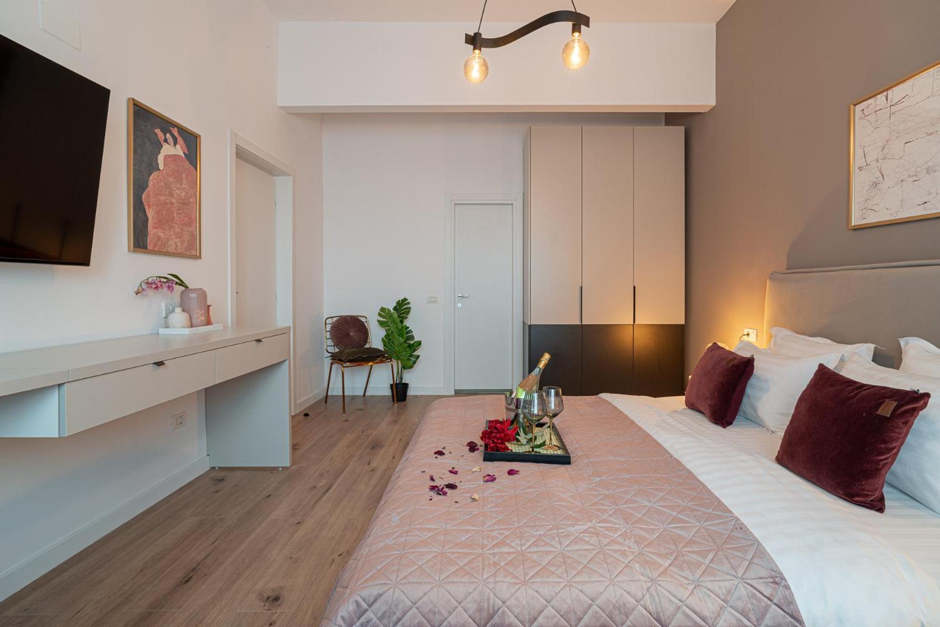 Loggia & Luxe 5Br Penthouse In Universitatii Area Bucureşti Ngoại thất bức ảnh