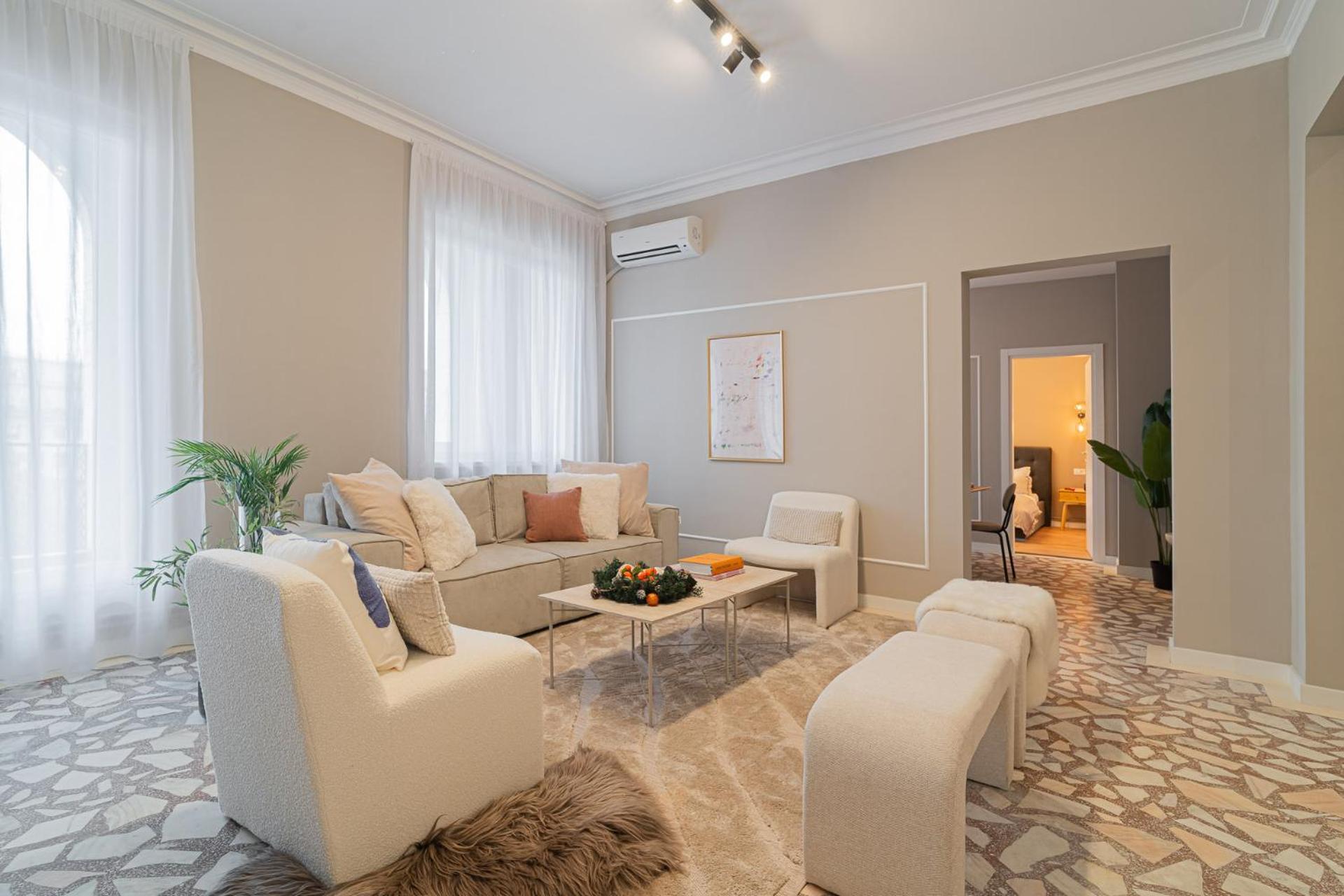 Loggia & Luxe 5Br Penthouse In Universitatii Area Bucureşti Ngoại thất bức ảnh